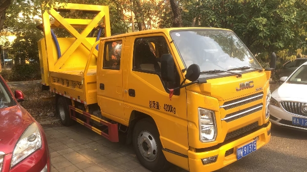 100K防撞車(chē)，帶太陽(yáng)能光板